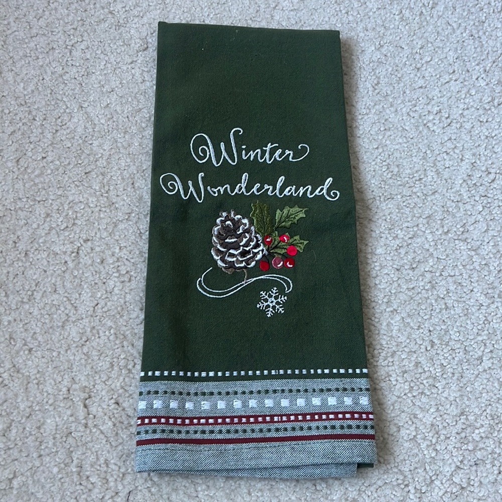 NWOT winter dish towel